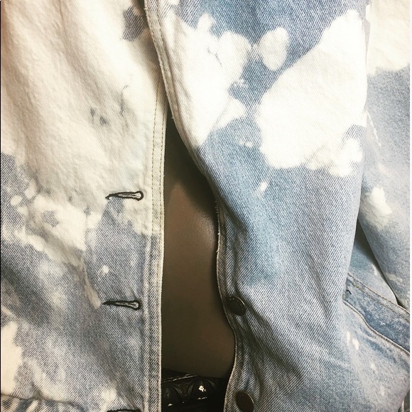 CUSTOMIZED VINTAGE BLEACHED JEAN JACKET - Picture 3 of 5
